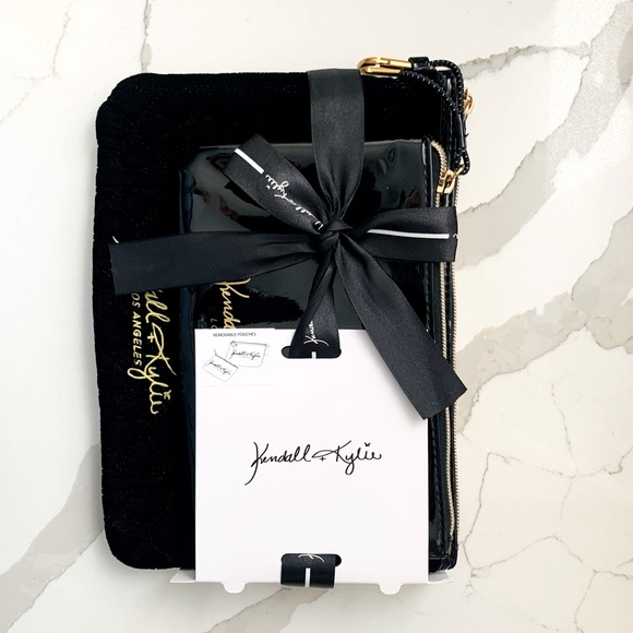 Kendall & Kylie 2 pieces Silver Metallic pouches and 4
makeup items Gift Set - Picture 3 of 8